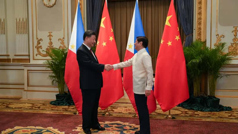 Xi Jinping en réunion diplomatique, représentant les enjeux commerciaux sino-américains pour les investisseurs français