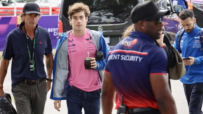 Franco Colapinto tijdens de Melbourne Walk op het 2026 Australian Grand Prix