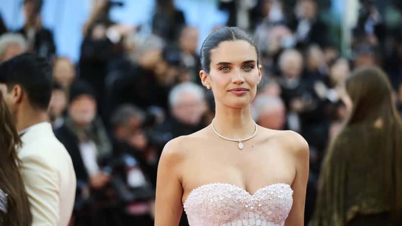 Sara Sampaio no Festival de Cannes 2026, modelo portuguesa e embaixadora da positividade corporal