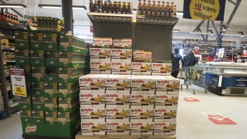 Vasetto di Nutella Ferrero su sfondo scuro, prodotto del Gruppo Ferrero