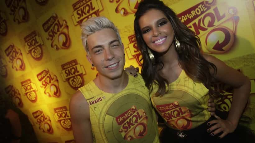 Mariana Rios sorrindo em evento público, aparência saudável e elegante