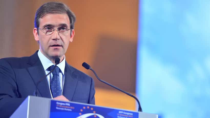 Pedro Passos Coelho em intervenção pública — ex-primeiro-ministro critica crise do SNS em outubro 2026