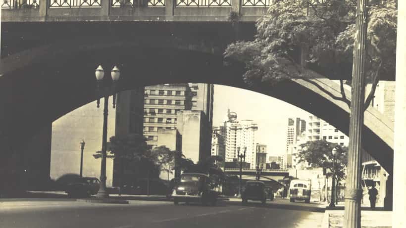 Estrutura de viaduto em construção na Grande São Paulo