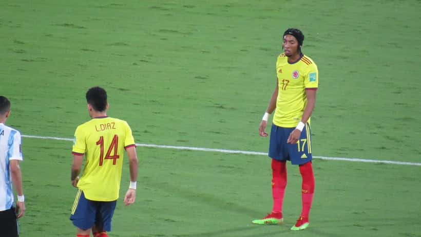 Colombian football players in international action, illustrating the cross-border financial planning challenges elite athletes face