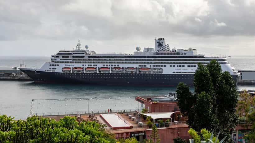 Vue aérienne du port de Funchal à Madère, Portugal, destination immobilière prisée des Français en 2026