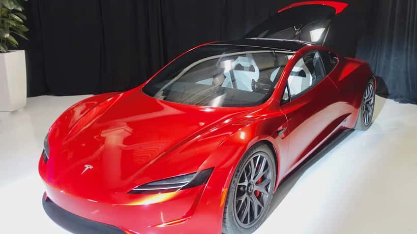 Tesla Roadster desportivo elétrico estacionado
