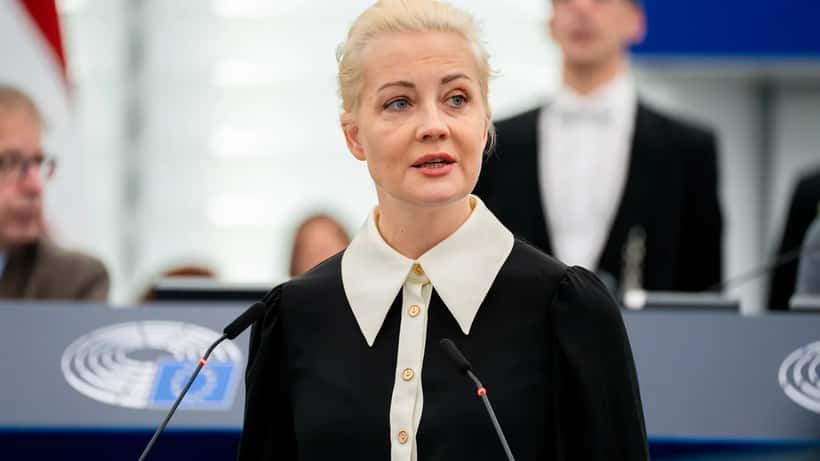 Julija Navalnaja taler om å bekjempe Putin og beskytte russeres rettigheter i eksil