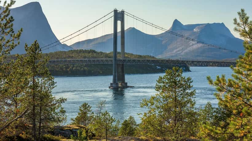 Bergslandskap i Narvik, Norge — skolklass försvunnen under resa
