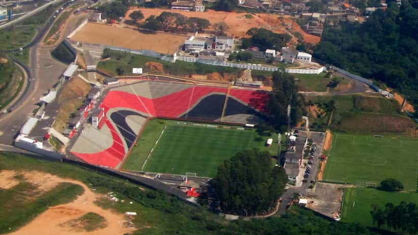 Estádio Barradão em Salvador, casa do EC Vitória, palco das duas expulsões no jogo contra o Palmeiras de 29 de julho de 2026