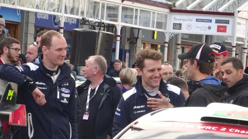 Elfyn Evans juhlistaa voittoaan Wales Rally GB:ssä 2017