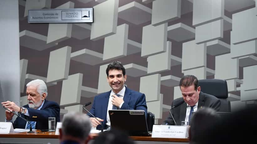 Gabriel Galípolo em audiência na Comissão de Assuntos Econômicos do Senado