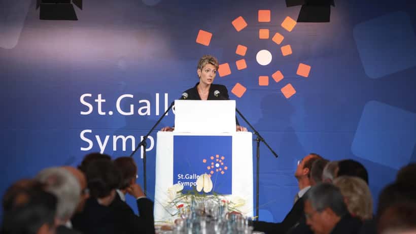 Karin Keller-Sutter présentant la réforme de l'imposition individuelle des couples mariés en Suisse