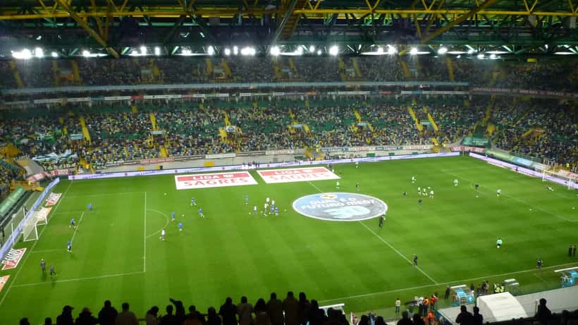 Jogadores de futebol português disputam jogo da Primeira Liga Portugal