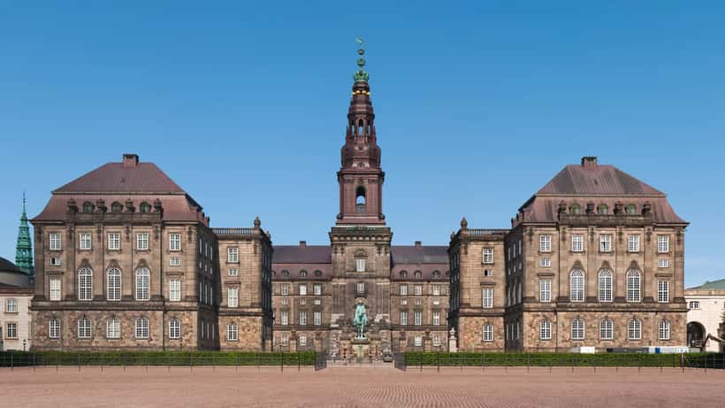 Christiansborg Slot i København, hjemsted for den danske regering og Statsministeriet