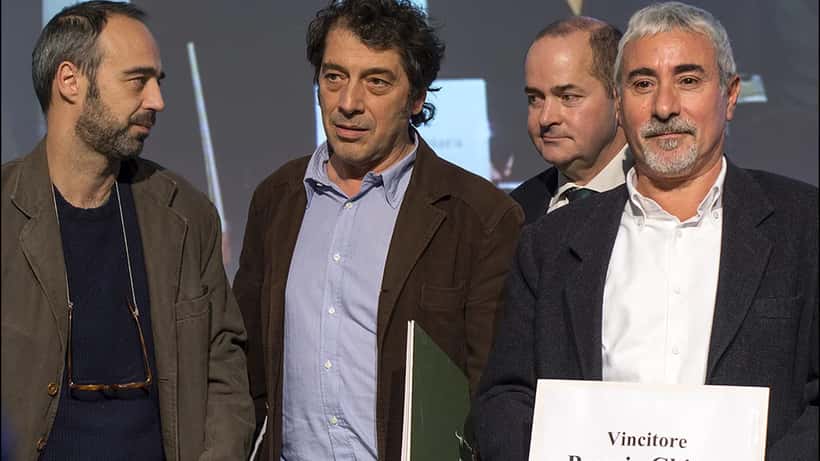Niccolò Ammaniti con altri scrittori italiani durante il Premio Letterario Chiara