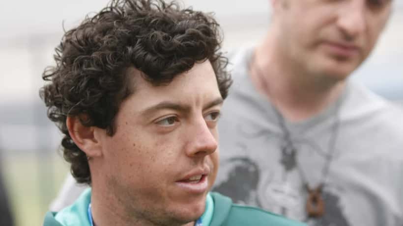 Rory McIlroy en el campo de golf del Masters de Augusta