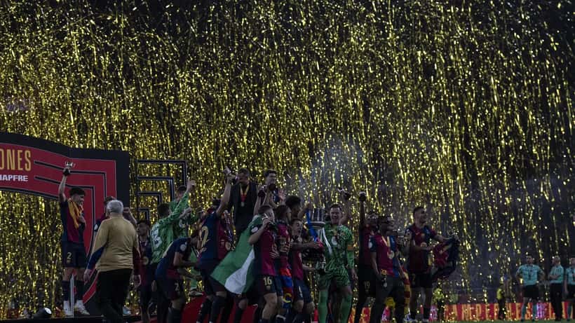 Jogadores do Barcelona em campo durante final da Copa do Rei 2025