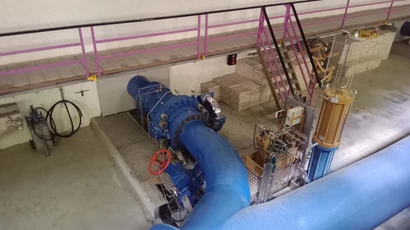 Centrale hydroélectrique suisse dans les Alpes