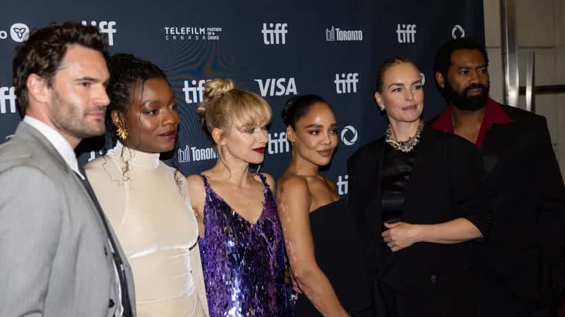 Tom Bateman e elenco de Hedda no Festival de Cinema de Toronto 2025