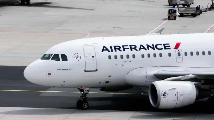 Avion Air France Airbus A318 sur le tarmac, illustration des droits des passagers aériens