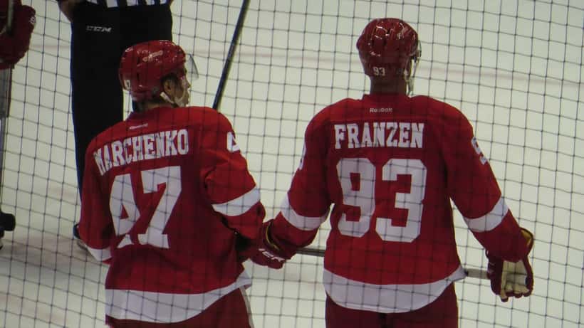 Joueur de hockey sur glace en action lors d'un match de la LNH