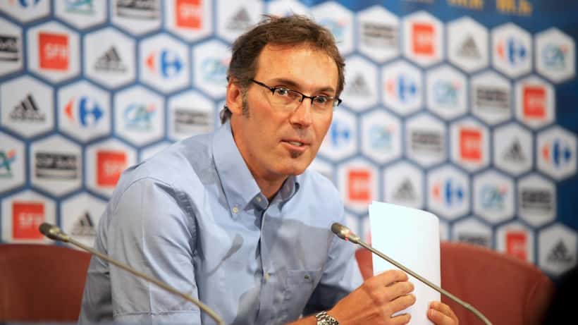 Laurent Blanc, entraîneur de football professionnel, figure sur la liste des candidats pour Manchester United en 2026