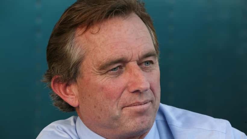 Robert F. Kennedy Jr. taler ved et arrangement - biografi om arveret og juridisk planlægning