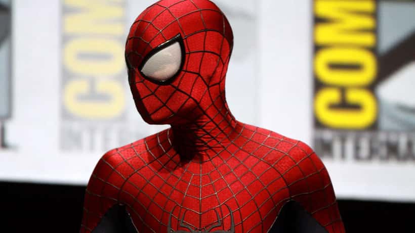 Spider-Man en costume, personnage Marvel au cœur d'un débat juridique sur le piratage au Canada