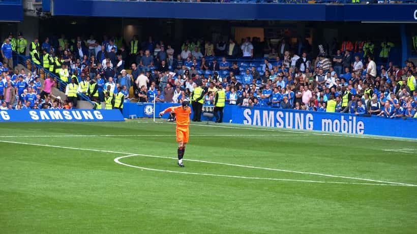 Chelsea-spillere på treningsfeltet under lagsøkt