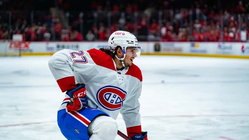 Joueur des Canadiens de Montréal en action sur la glace lors d'un match de hockey de la LNH