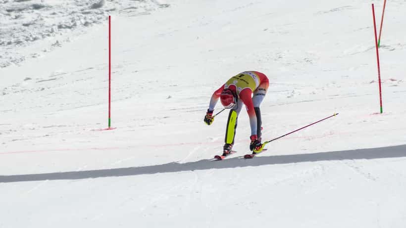 Ramon Zenhäusern en plein slalom lors de la Coupe du monde à Grandvalira en 2023