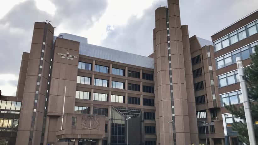 Palais de justice à Liverpool, symbole de la justice pénale internationale