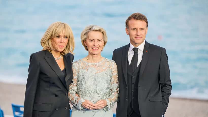 Brigitte Macron et Emmanuel Macron lors d'un événement officiel en France