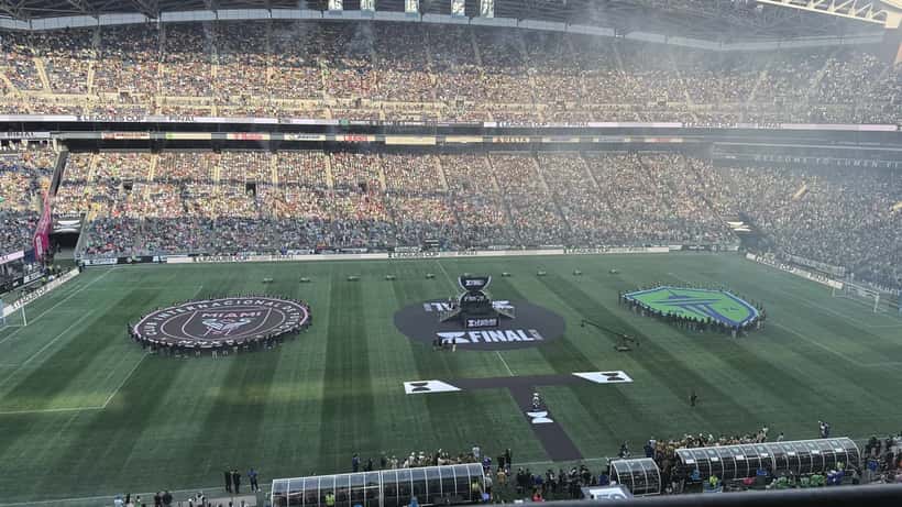 Ceremonia previa a la final de la Leagues Cup 2025 con aficionados de equipos de Liga MX y MLS
