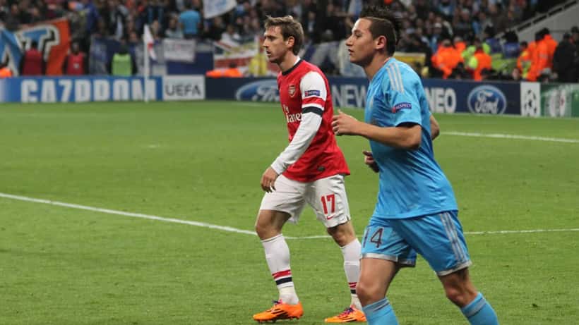 Florian Thauvin en action lors d'un match de Ligue 1, en route vers la Ligue des Champions avec RC Lens