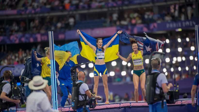 Nicola Olyslagers with teammates at the 2024 Paris Olympics women's high jump final