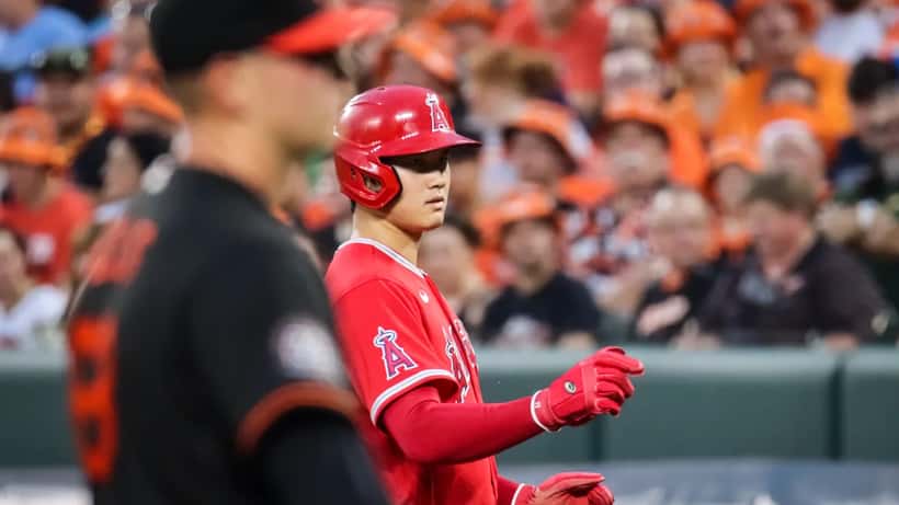 Shohei Ohtani en action au monticule lors d'un match de baseball professionnel