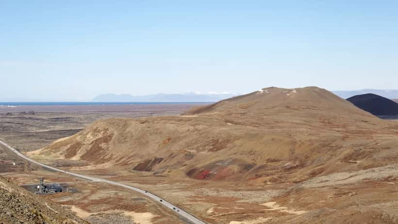 Útsýni yfir Svartsengi-svæðið á Reykjanesskaga frá Þorbjörni