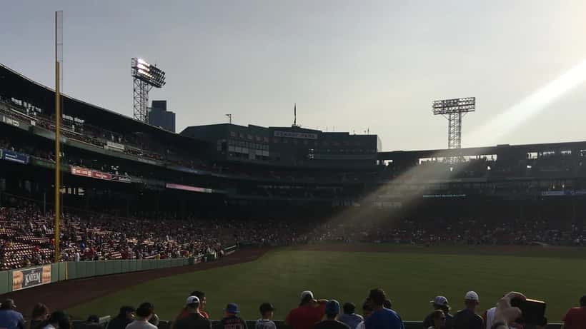 Vista del Fenway Park, casa de los Boston Red Sox, antes del descenso de Brayan Bello