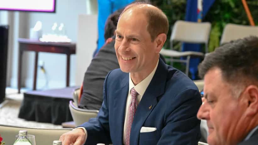 Prince Edward, duc d'Édimbourg, lors d'un forum éducatif en novembre 2023