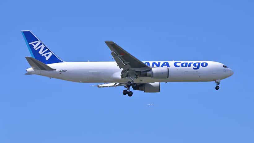Boeing 767 avión de carga en aproximación final, tipo del avión involucrado en el accidente de Miami el 7 de septiembre de 2026