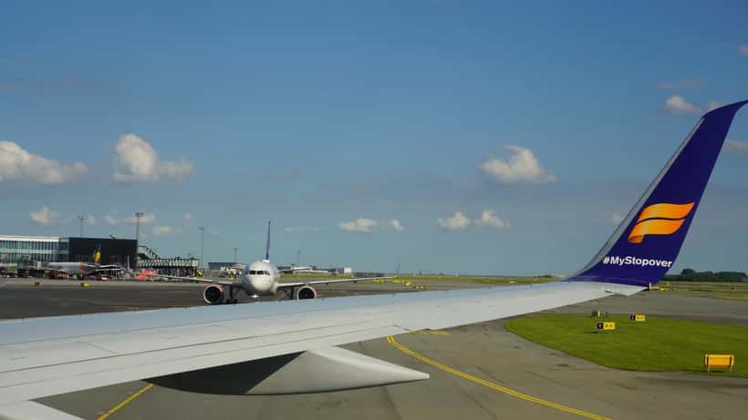 Icelandair flugvél á flugi frá Kaupmannahöfn til Keflavíkur