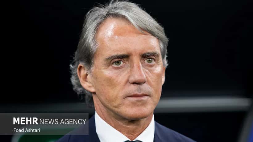 Roberto Mancini in conferenza stampa durante il suo ruolo di allenatore della nazionale dell'Arabia Saudita