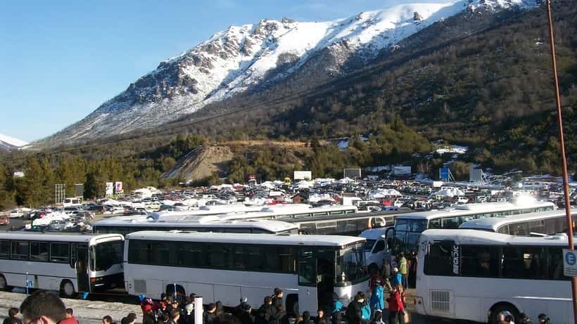 Base do Cerro Catedral em Bariloche, Argentina, destino de ski para turistas brasileiros no inverno 2026