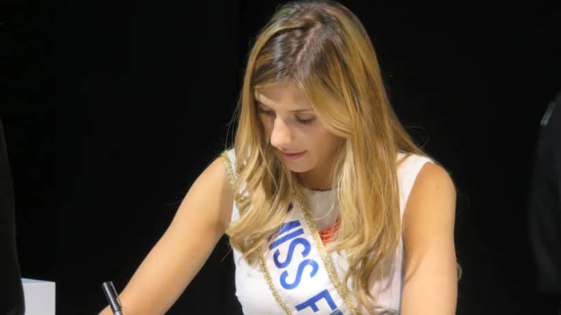 Camille Cerf, animatrice et ancienne Miss France 2015, lors d'un événement médiatique