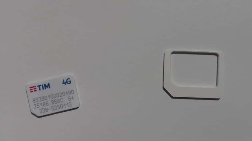 SIM card TIM con icona lucchetto e notifica Garante Privacy italiana 2026