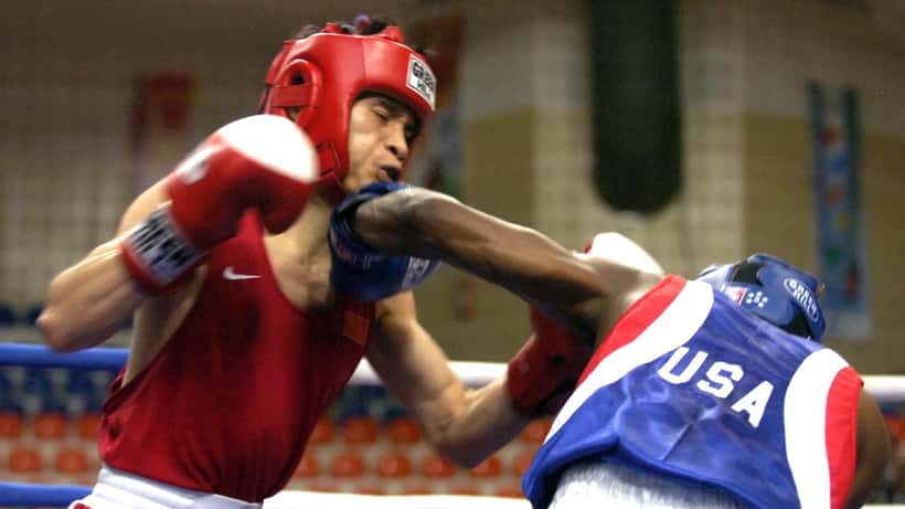 To boksere i kamp under Military World Games – illustrerer risikoen ved showboksing