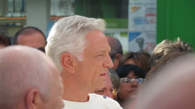 Laurent Boyer, ex-animateur de M6, lors d'une émission télévisée en plein air