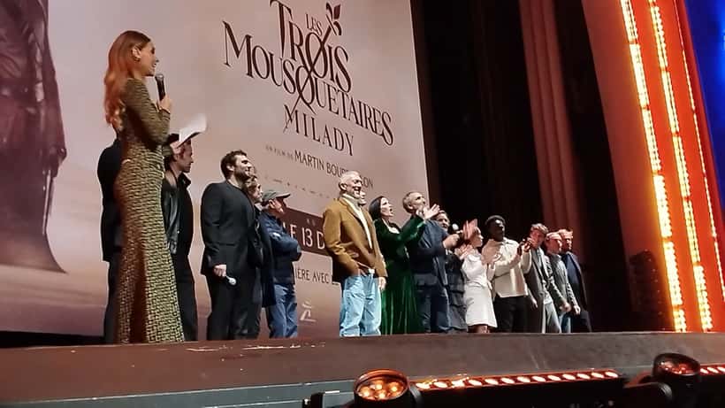 Équipe du film Les Trois Mousquetaires lors d'une avant-première au Grand Rex, Paris