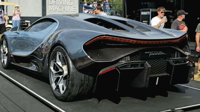 Bugatti Tourbillon 2024 vista laterale, supercar ibrida da 1800 cavalli